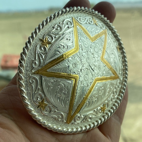 Montana Silversmiths Silver and Gold Star ⭐️ Belt Buckle - Picture 3 of 11